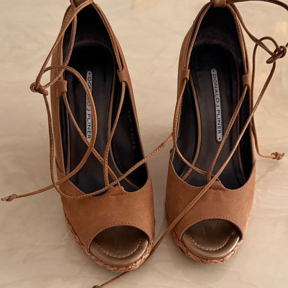 Donald J. Pliner Women's Tan Lace-Up Wedges